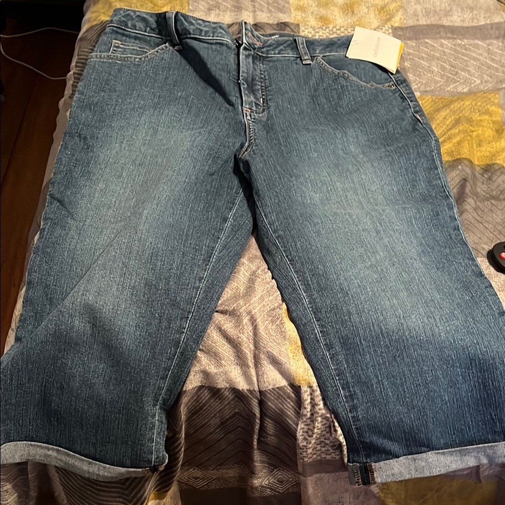 Women's Blue Jeans/knee length with cuff